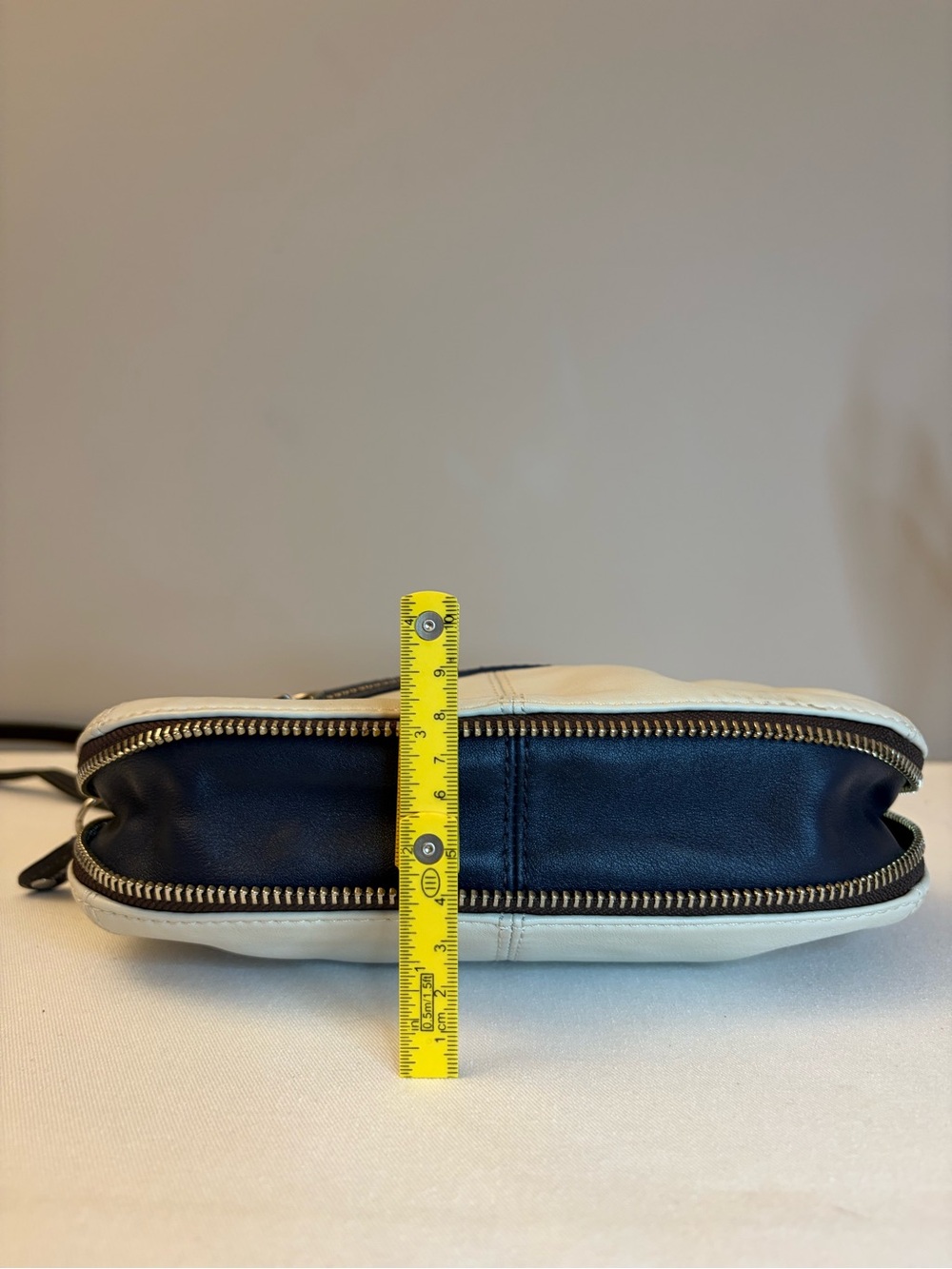 Vintage Coach 13378 Bonnie Cashin Kiss Lock Crossbody Cream Leather Navy Trim - Picture 8 of 16